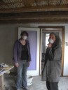 Elisabeth und Elfriede mit Atemschutzmasken. Man glaubt kaum wieviel Staub in den Lungen von uns empor hustete